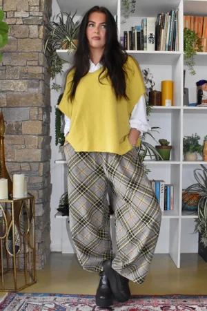 Arbi Needlecord Tartan Barrel Pant Mocha
